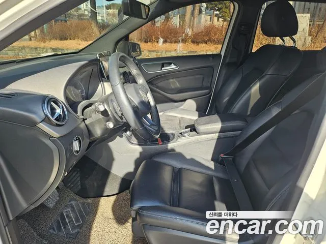 Mercedes-Benz B-Class 2017 — фото 10