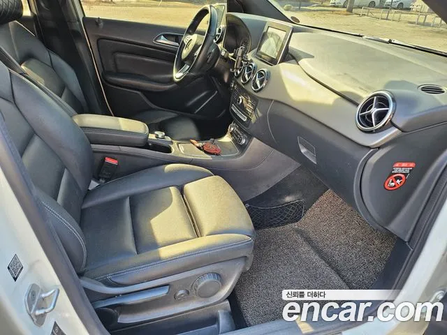 Mercedes-Benz B-Class 2017 — фото 12