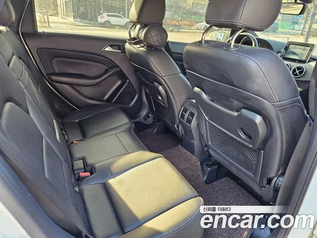 Mercedes-Benz B-Class 2017 — фото 13