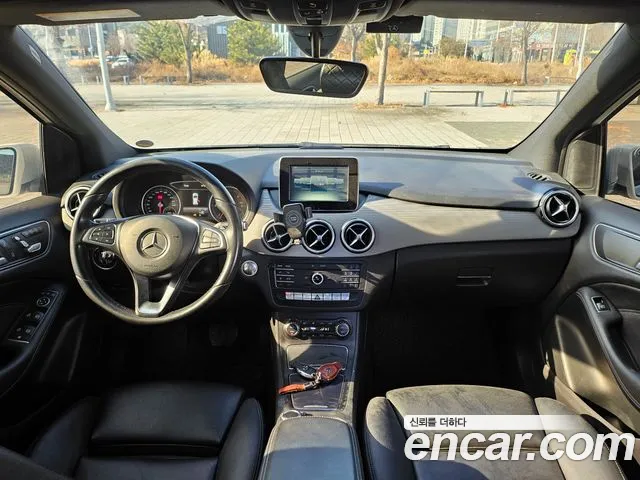 Mercedes-Benz B-Class 2017 — фото 14