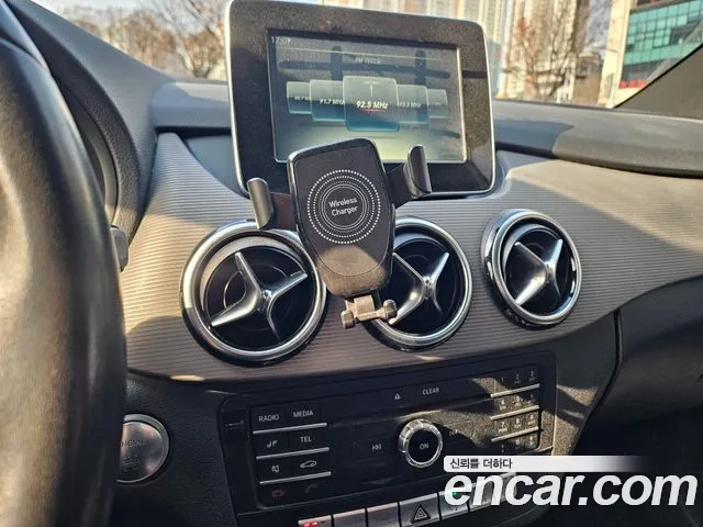 Mercedes-Benz B-Class 2017 — фото 17