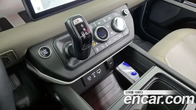 Land Rover Defender 2020 — фото 9