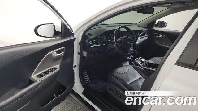 Kia Niro 2023 — фото 10