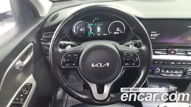 Kia Niro 2023 — фото 13