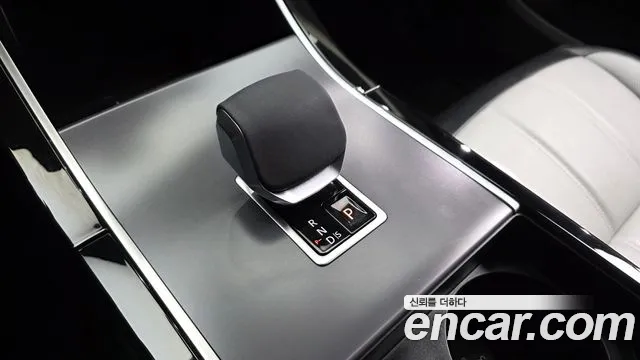 Land Rover Range Rover Evoque 2025 — фото 9
