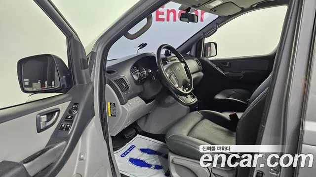 Hyundai Starex 2017 — фото 10