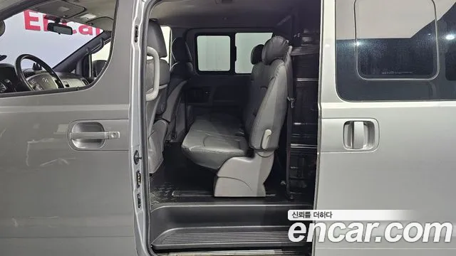 Hyundai Starex 2017 — фото 11