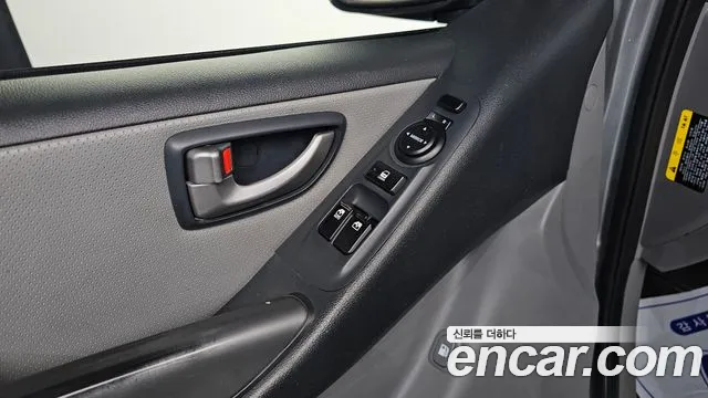 Hyundai Starex 2017 — фото 13