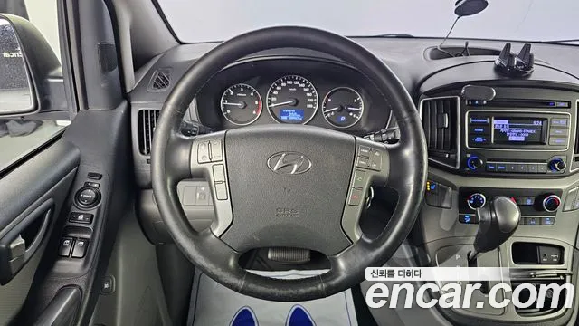 Hyundai Starex 2017 — фото 16