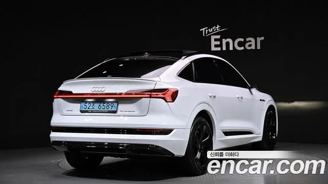 Audi e-tron 2022 — фото 3