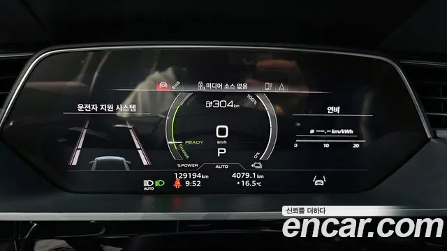 Audi e-tron 2022 — фото 16