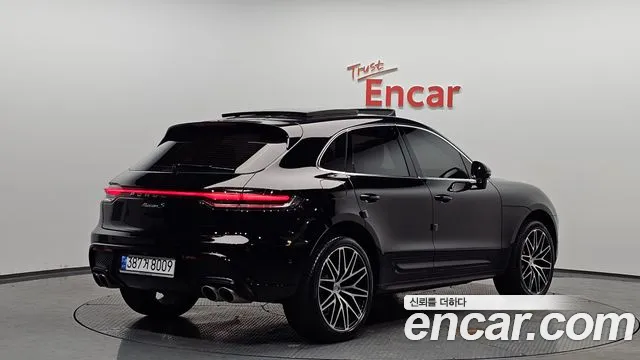 Porsche Macan 2022 — фото 1