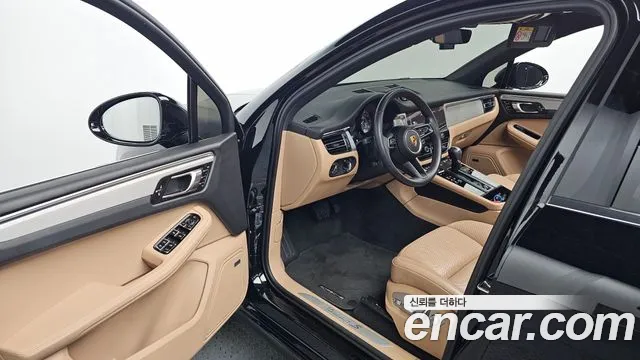 Porsche Macan 2022 — фото 12