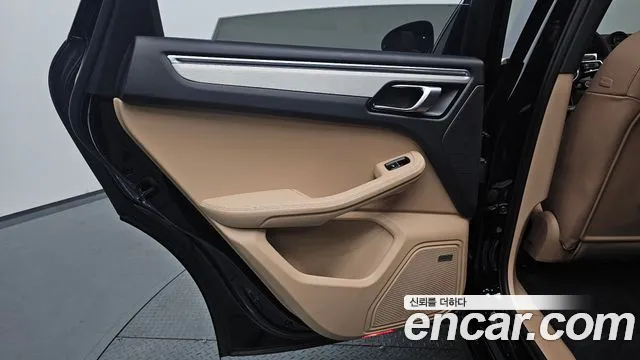 Porsche Macan 2022 — фото 14