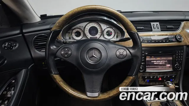 Mercedes-Benz CLS-Class 2010 — фото 17