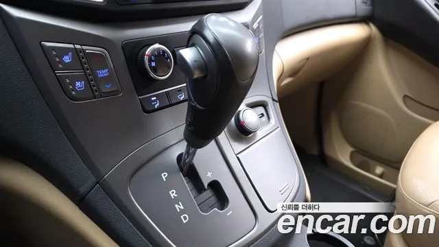Hyundai Starex 2019 — фото 12