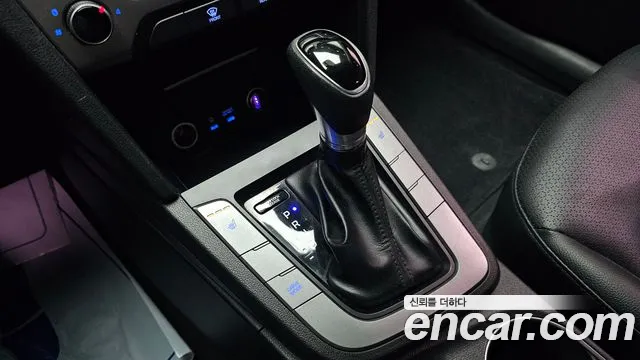 Hyundai AVANTE 2018 — фото 9