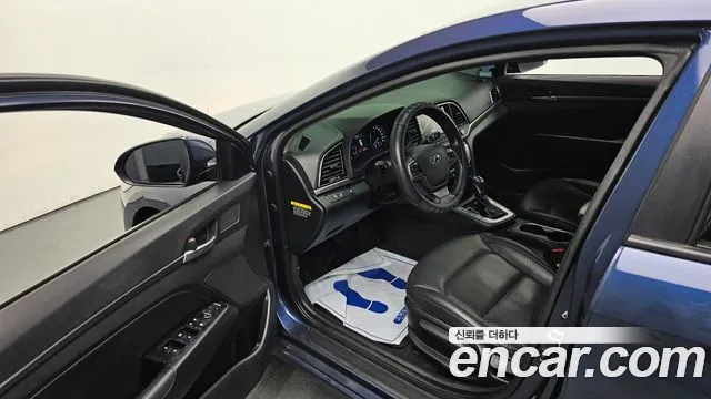 Hyundai AVANTE 2018 — фото 10