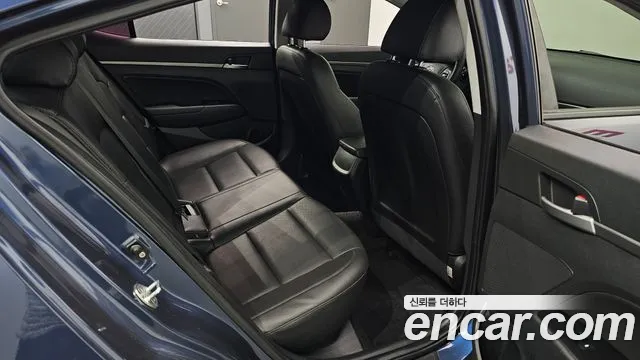 Hyundai AVANTE 2018 — фото 11