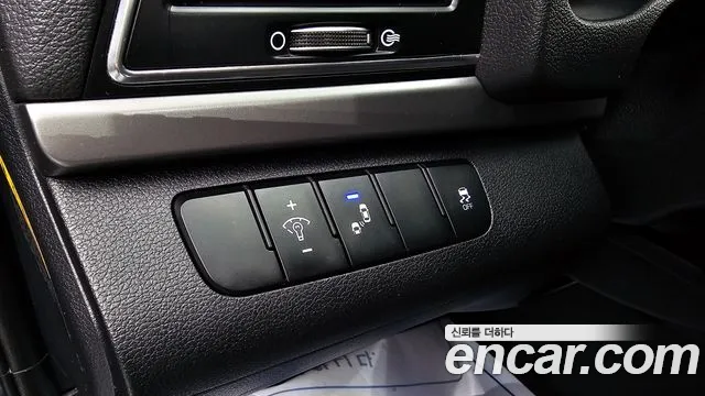 Hyundai AVANTE 2018 — фото 14