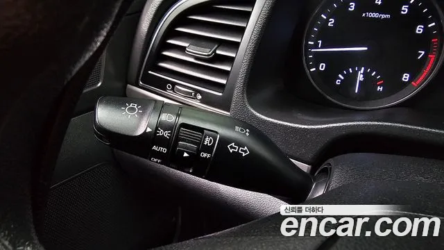 Hyundai AVANTE 2018 — фото 16