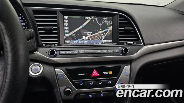 Hyundai AVANTE 2018 — фото 17