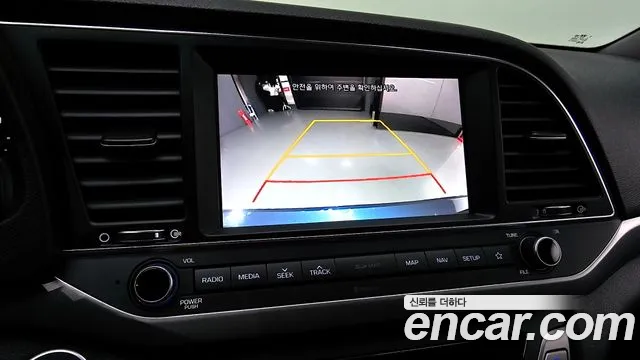Hyundai AVANTE 2018 — фото 18