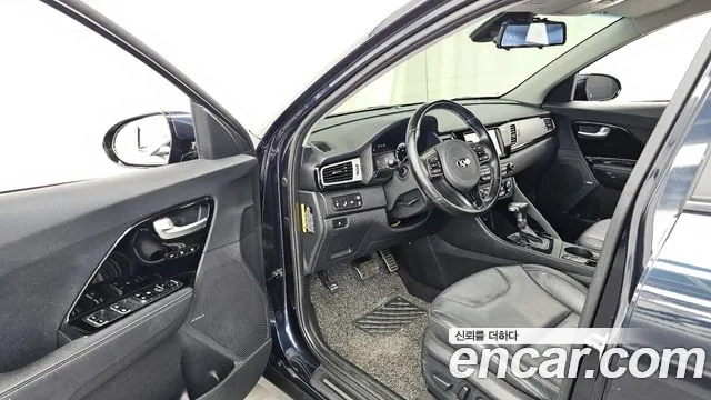 Kia Niro 2018 — фото 13