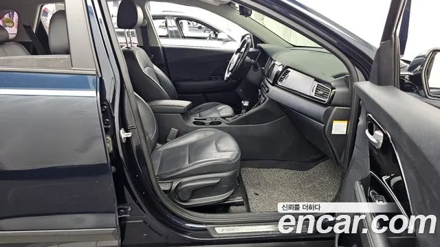 Kia Niro 2018 — фото 17