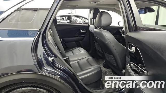 Kia Niro 2018 — фото 18