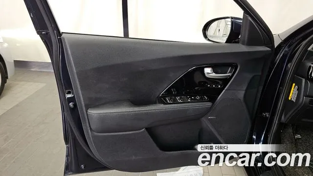 Kia Niro 2018 — фото 14