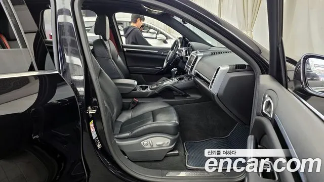 Porsche Cayenne 2016 — фото 12