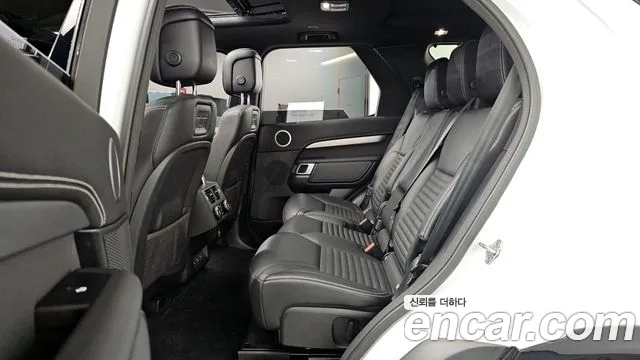 Land Rover Discovery 2023 — фото 12