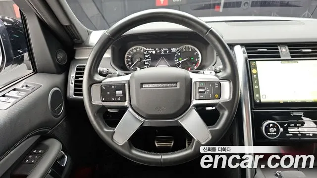 Land Rover Discovery 2023 — фото 13