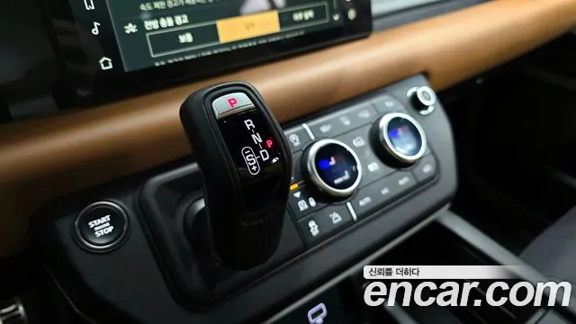 Land Rover Defender 2024 — фото 12