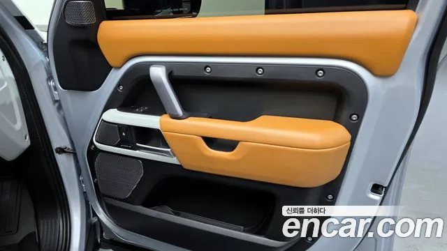 Land Rover Defender 2024 — фото 14