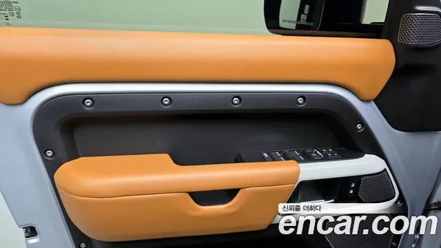 Land Rover Defender 2024 — фото 15