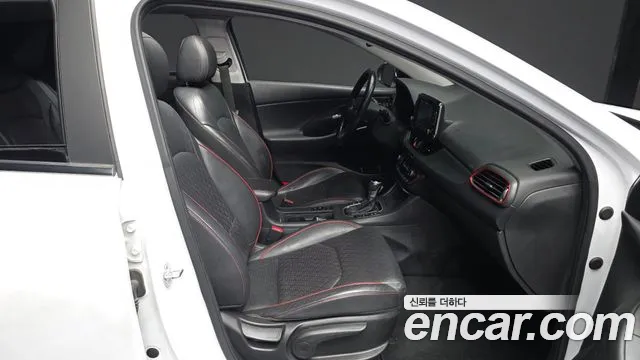 Hyundai i30 2018 — фото 11