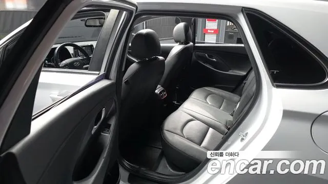 Hyundai i30 2018 — фото 12