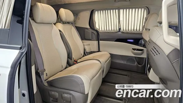 Kia Canival 2023 — фото 17
