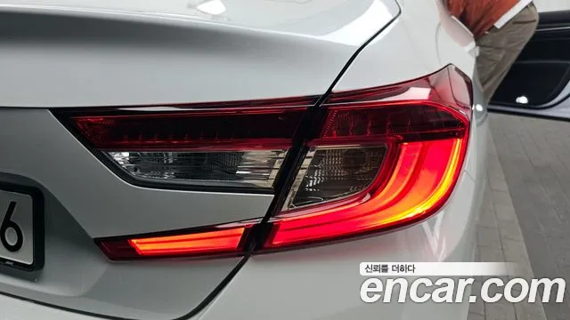 Honda Accord 2022 — фото 9