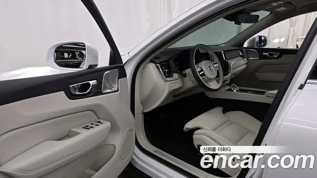 Volvo XC60 2021 — фото 13
