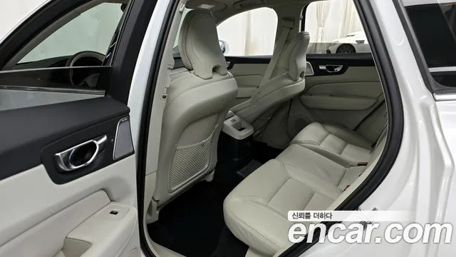 Volvo XC60 2021 — фото 17