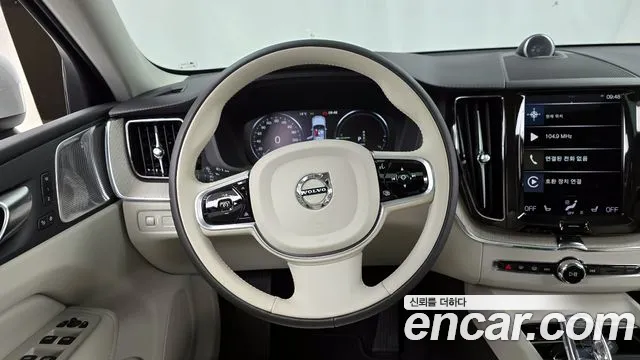 Volvo XC60 2021 — фото 19