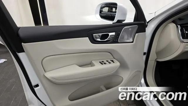 Volvo XC60 2021 — фото 14