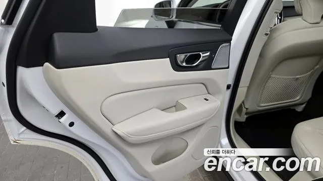 Volvo XC60 2021 — фото 15