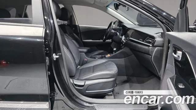 Kia Niro 2022 — фото 11