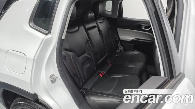 Jeep Compass 2022 — фото 17