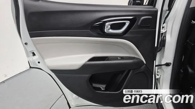 Jeep Compass 2022 — фото 15