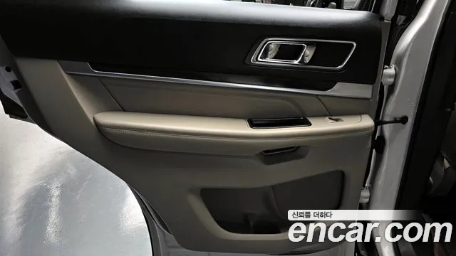 Ford Explorer 2018 — фото 15